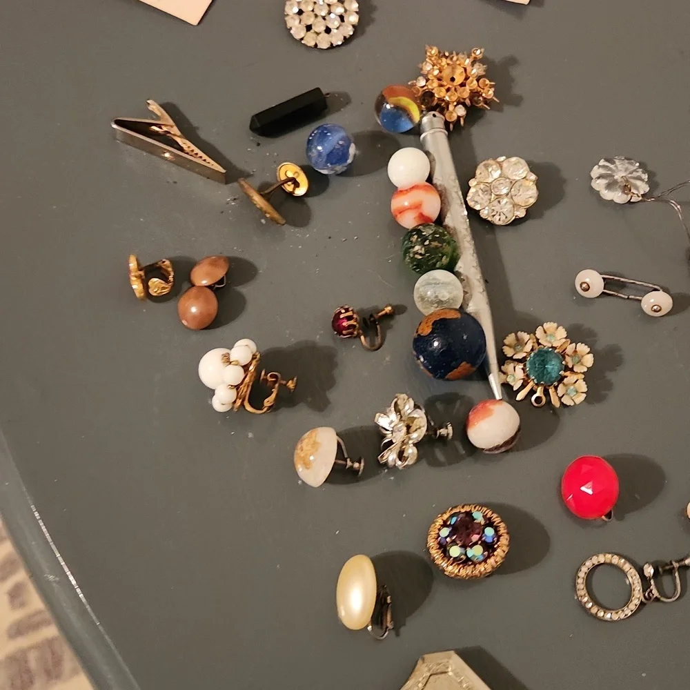Assorted Vintage Jewelry Collection, Marbles And Buttons - Picture 5 of 8
